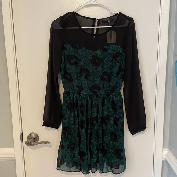 Jessica Simpson Green Pattern Long Sleeve Chiffon Dress - Picture 2 of 4
